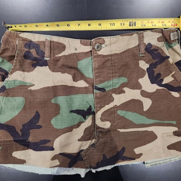 Urban Outfitters Reconstructed Green Camo Utility Mini Skirt Sized M - Picture 2 of 7
